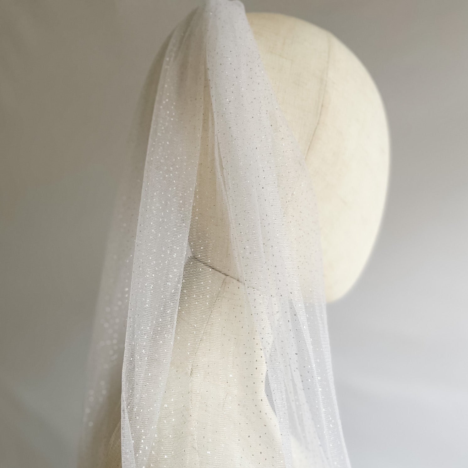 https://www.papiroflowers.com/cdn/shop/products/white-glitter-bride-wedding-veil-557617.jpg?v=1692418999